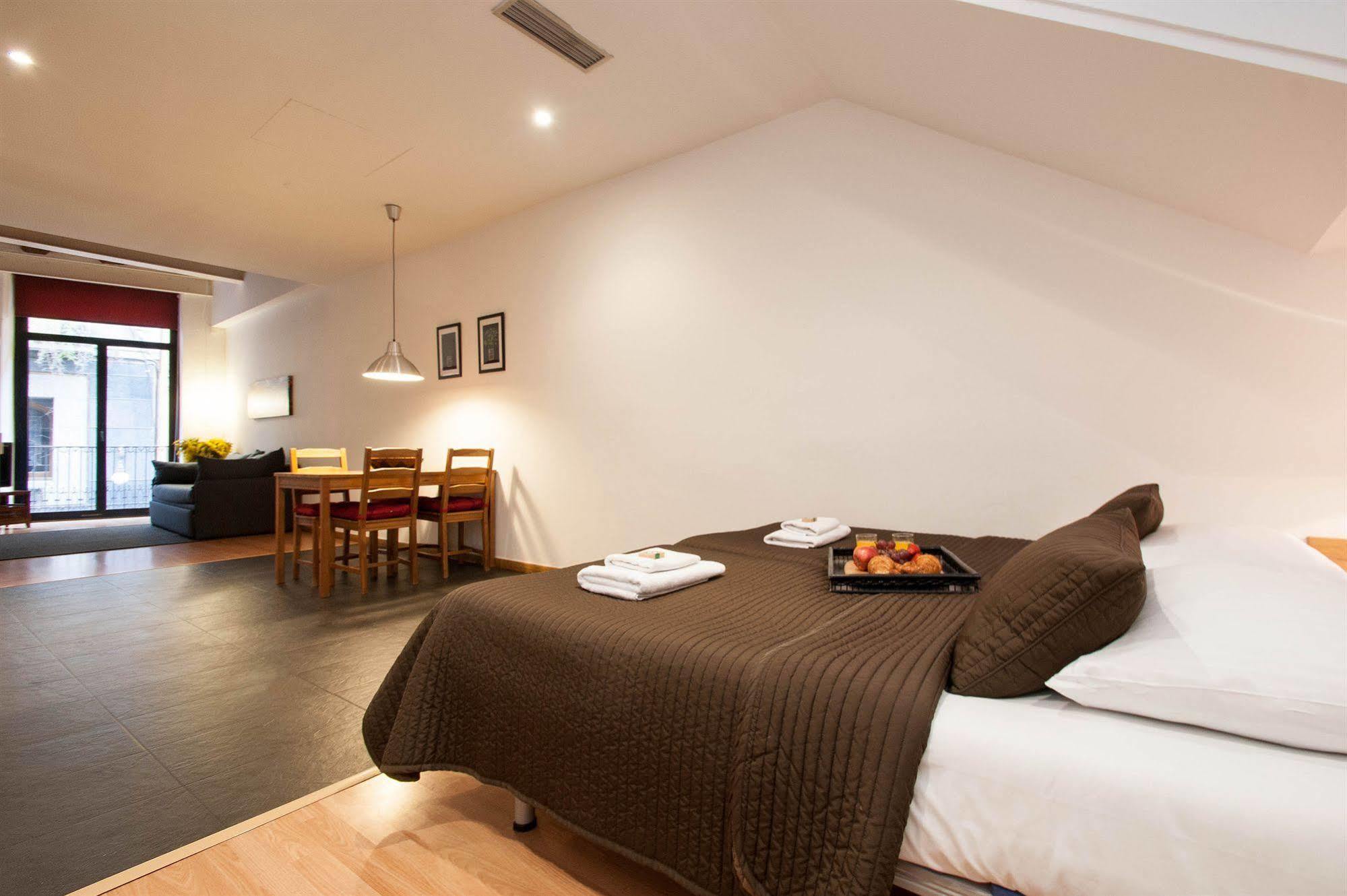 Short Stay Group Liceu Serviced Apartments Barcelona Exterior foto